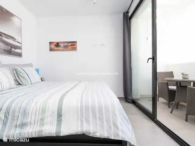 Location de Vacances Espagne, Costa Blanca, La Marina, villa - Casa Lemra avec piscine privée Chambre 1 avec son propre mobilier de patio