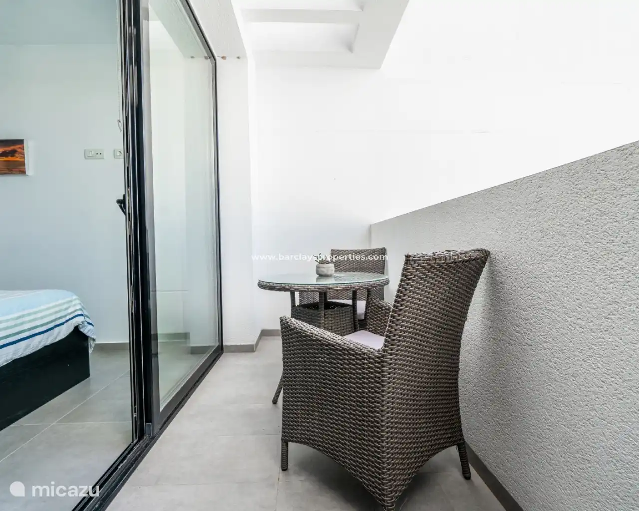 Slaapkamer 1 met eigen rustig terras