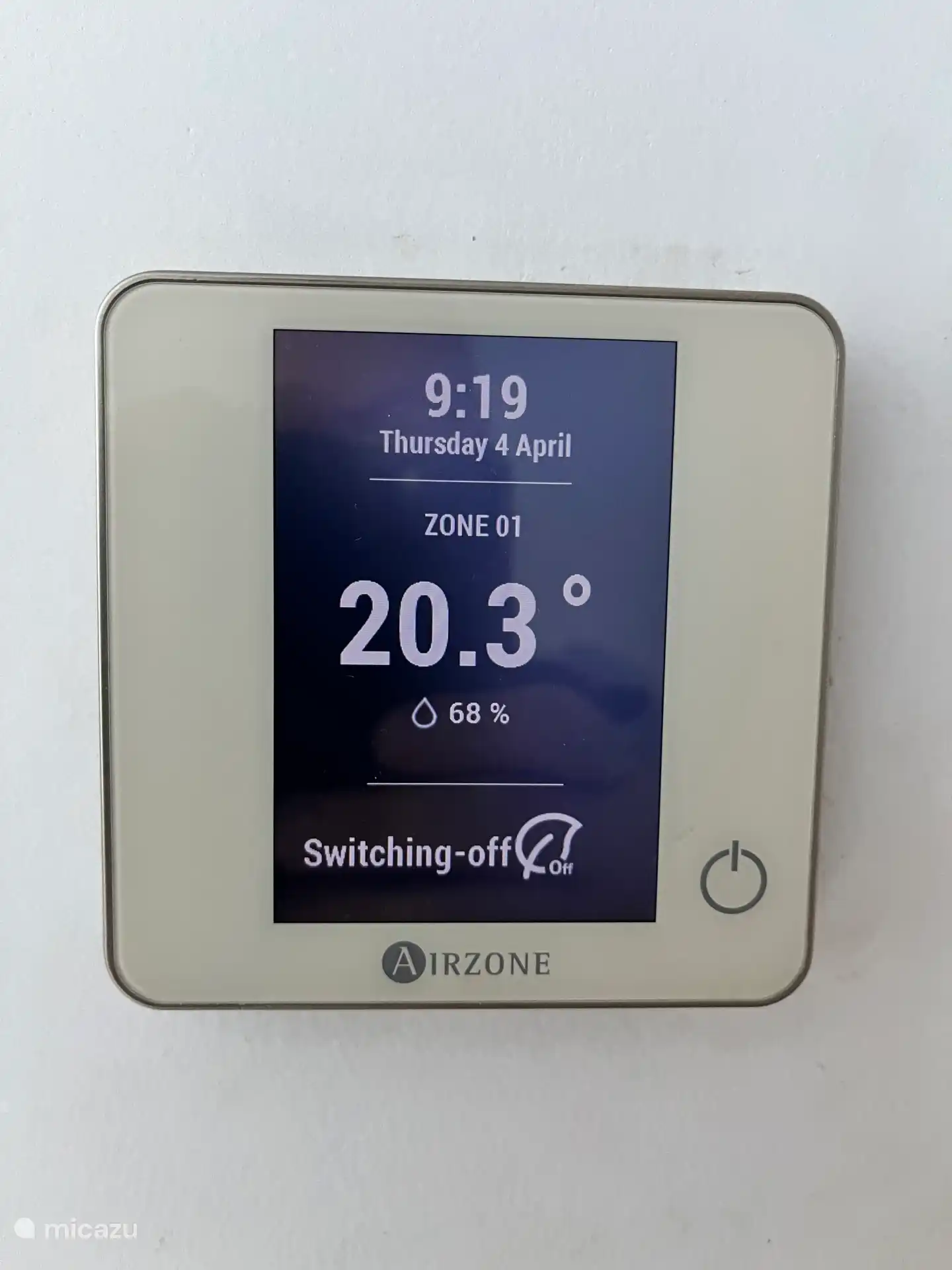 Centrale airco voor living en de 3 slaapkamers, elk met eigen regeling