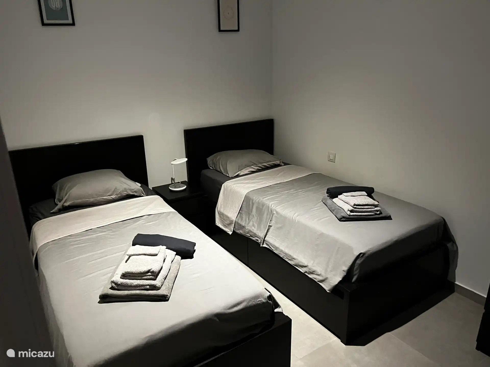 Slaapkamer 2 met twee eenpersoonsbedden