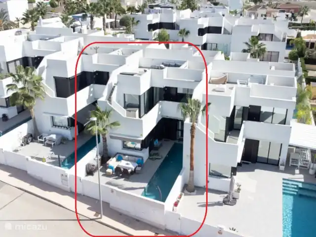 Location de Vacances Espagne, Costa Blanca, La Marina, villa - Casa Lemra avec piscine privée Villa moderne avec piscine et terrasse sur le toit