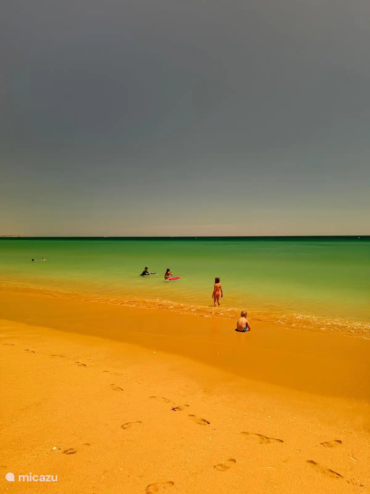 Playa a 6 m, en coche.