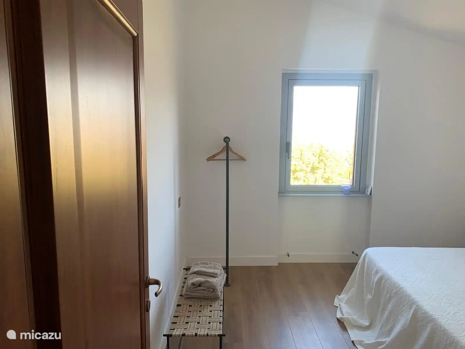 Slaapkamer met tweepersoons boxspring