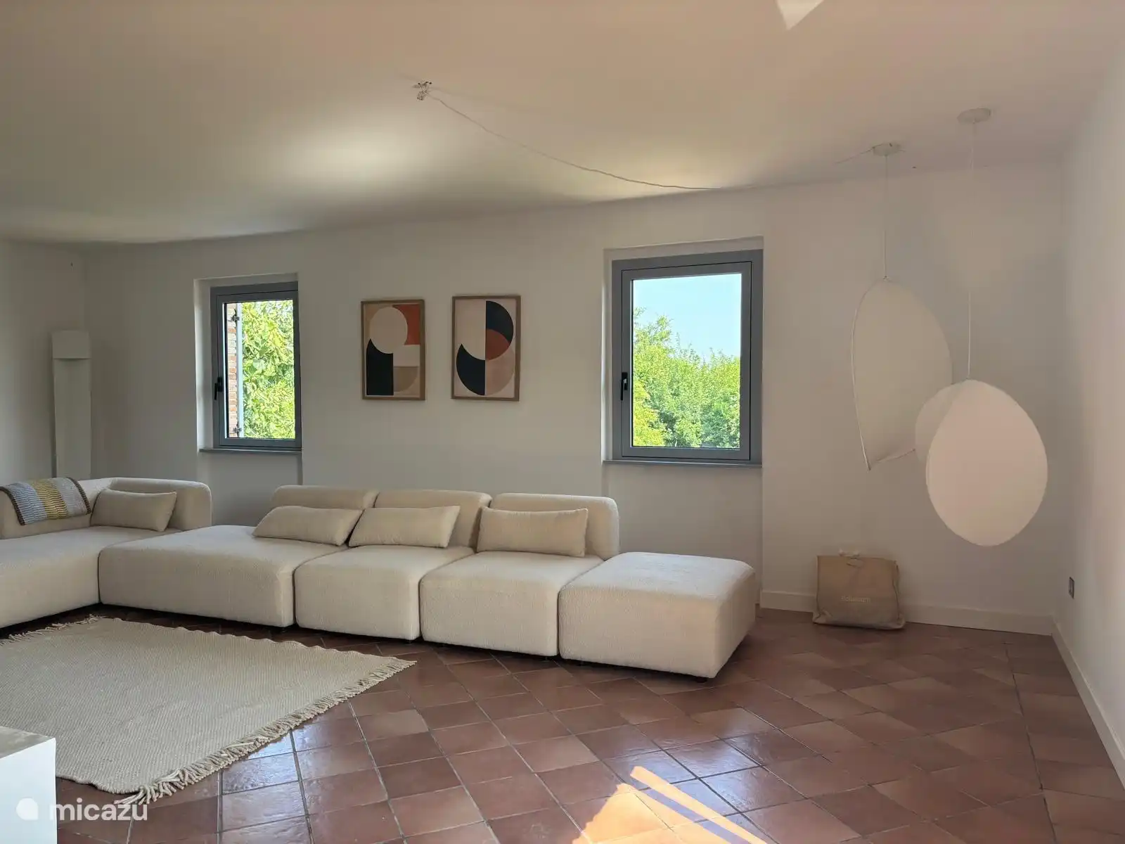 Woonkamer met lounge bank