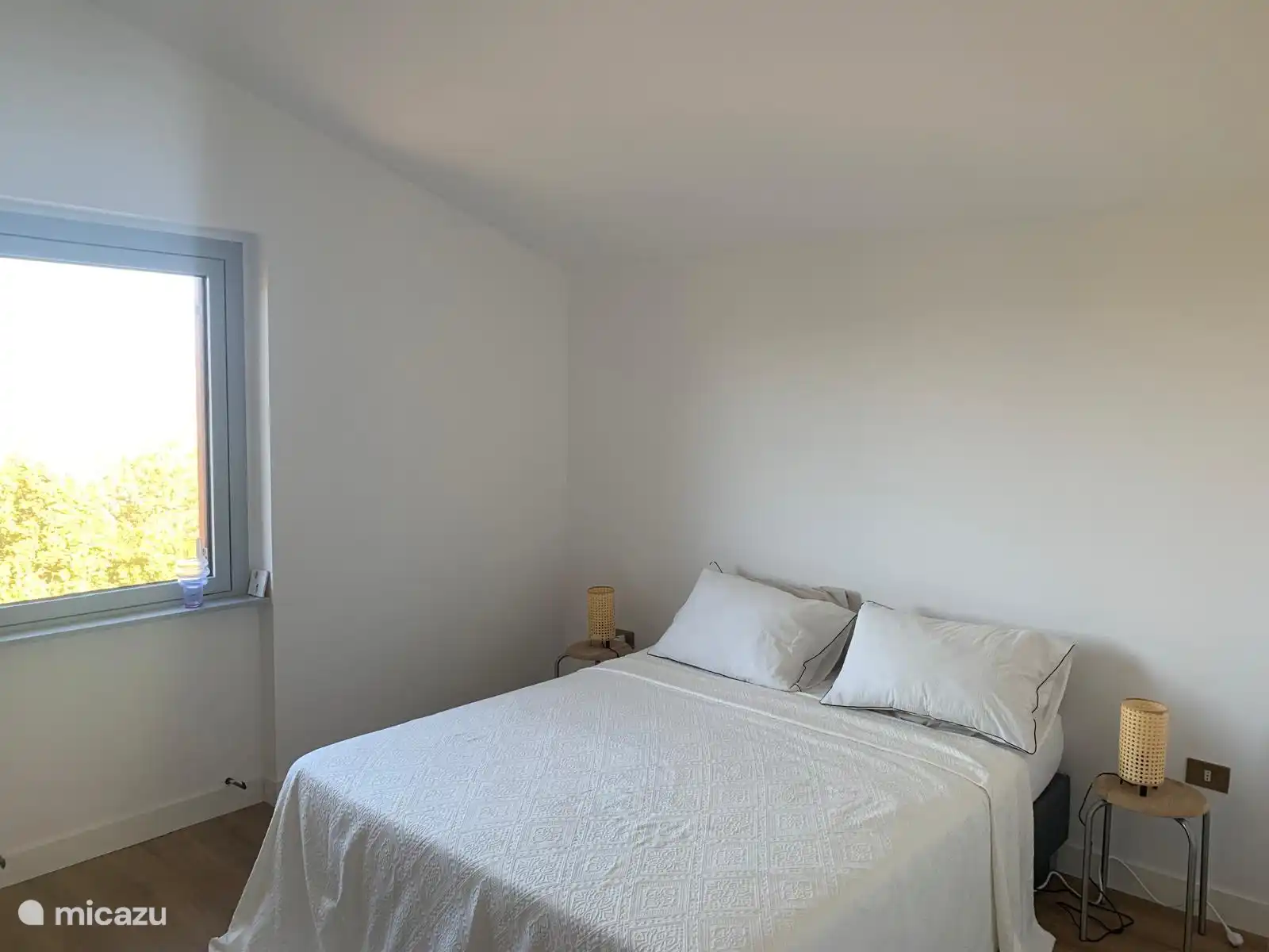 Slaapkamer met tweepersoons boxspring