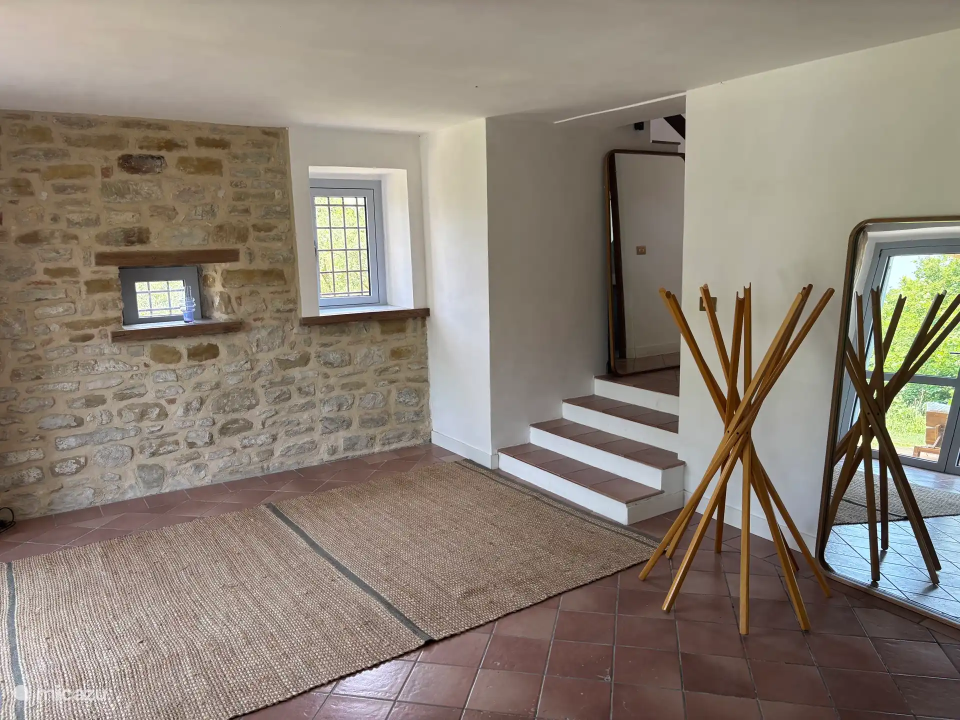 Cantina met trap naar badkamer