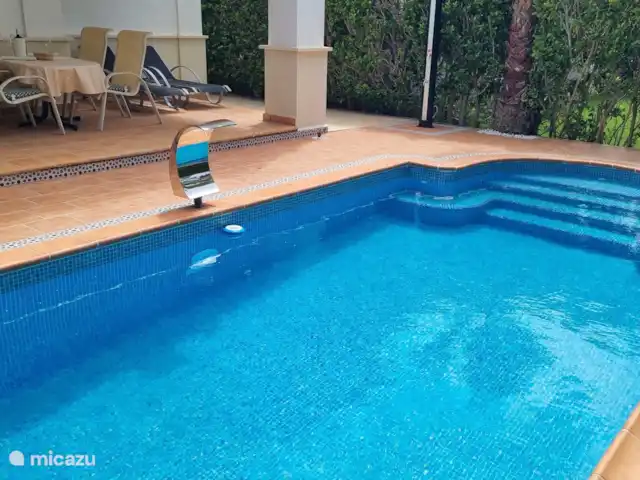 Chalet con piscina en la calle en España, Costa Cálida, Torre Pacheco - villa Vista piscina, terraza, ducha