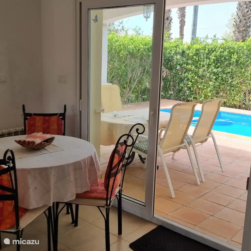 Villa met zwembad aan de fairway
