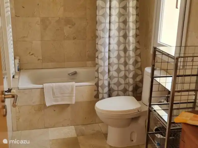 Chalet con piscina en la calle en España, Costa Cálida, Torre Pacheco - villa Cuarto de baño con ventana