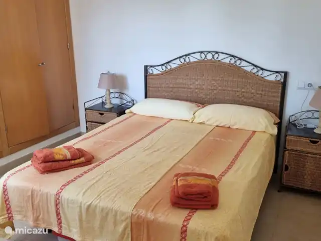 Chalet con piscina en la calle en España, Costa Cálida, Torre Pacheco - villa Dormitorio principal con cama doble