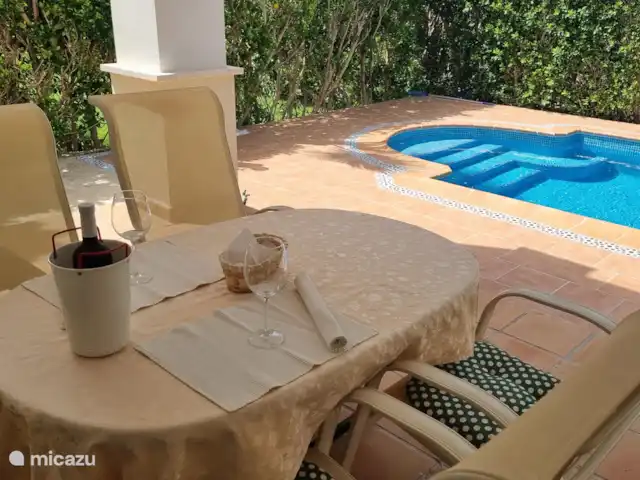 Chalet con piscina en la calle en España, Costa Cálida, Torre Pacheco - villa Mesa de comedor en la terraza