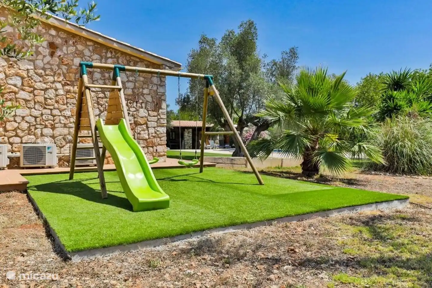 Schaukeln und Rutschen