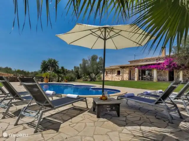 Villa Ailen | Espagne, Majorque, Felanitx - maison de vacances transats au bord de la piscine