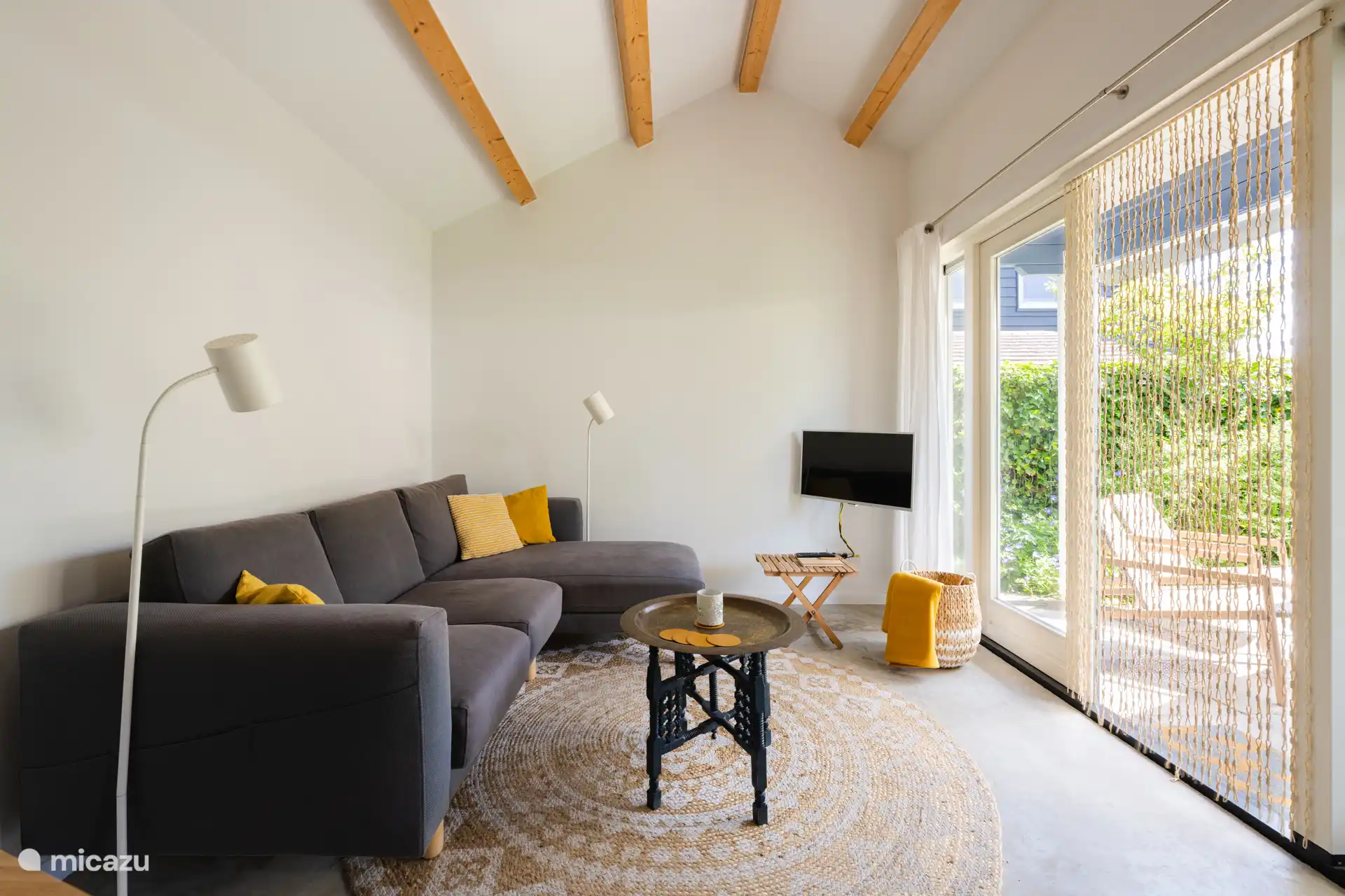 Das Wohnzimmer mit Gartenblick