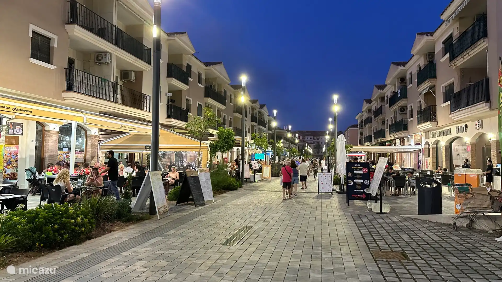 Av. Río Nalón
Acogedores restaurantes, terrazas, cafeterías, tiendas.