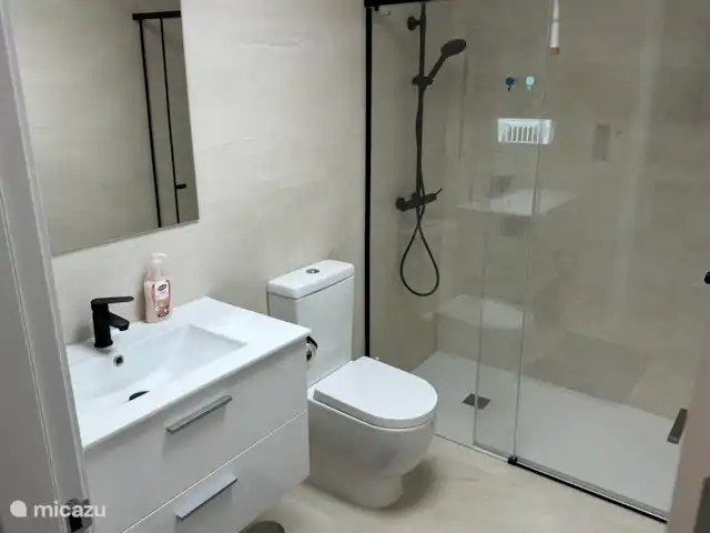 Casa-Anna | Espagne, Costa Cálida, San Javier - appartement Salle de bain 2 avec WC et douche à l’italienne-douche à effet pluie