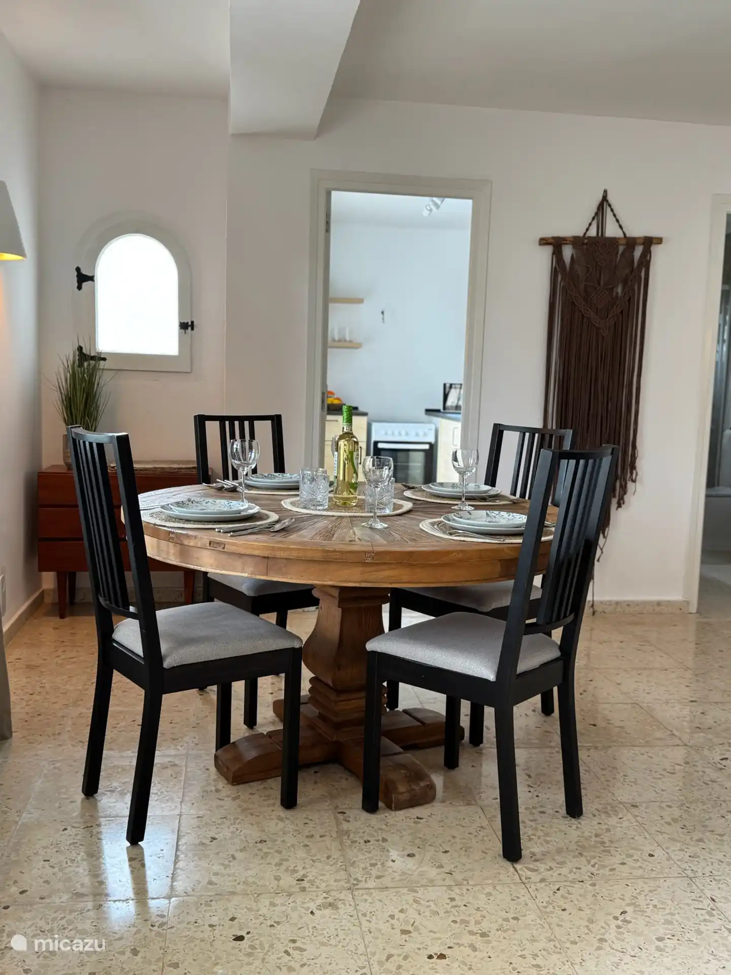 Luxe eetttafel en stoelen