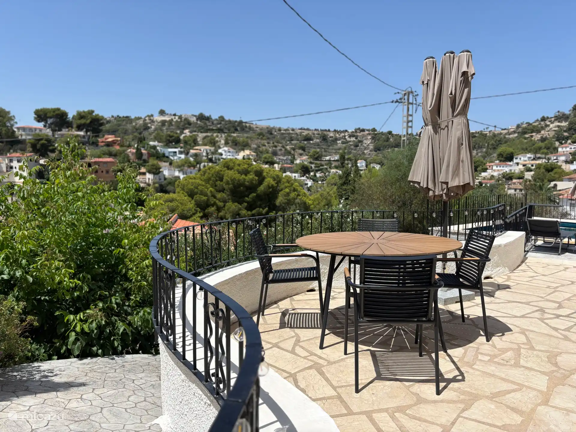 Privé terras bij het appartement met uitzicht op Montemar