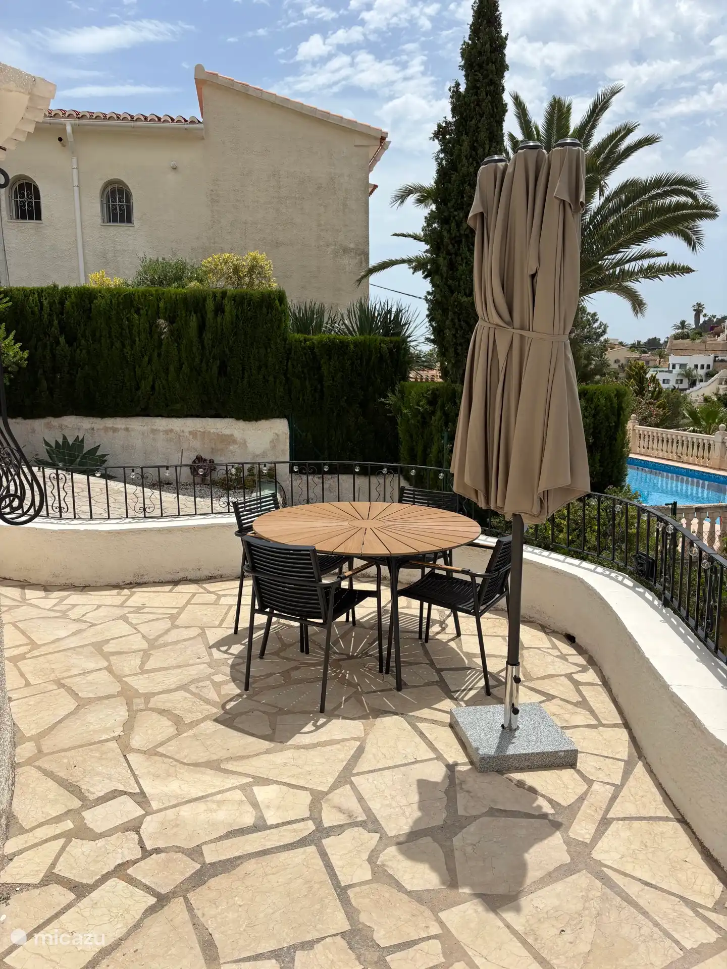 Tuinsetje waar je lekker kunt genieten van de avond zon 