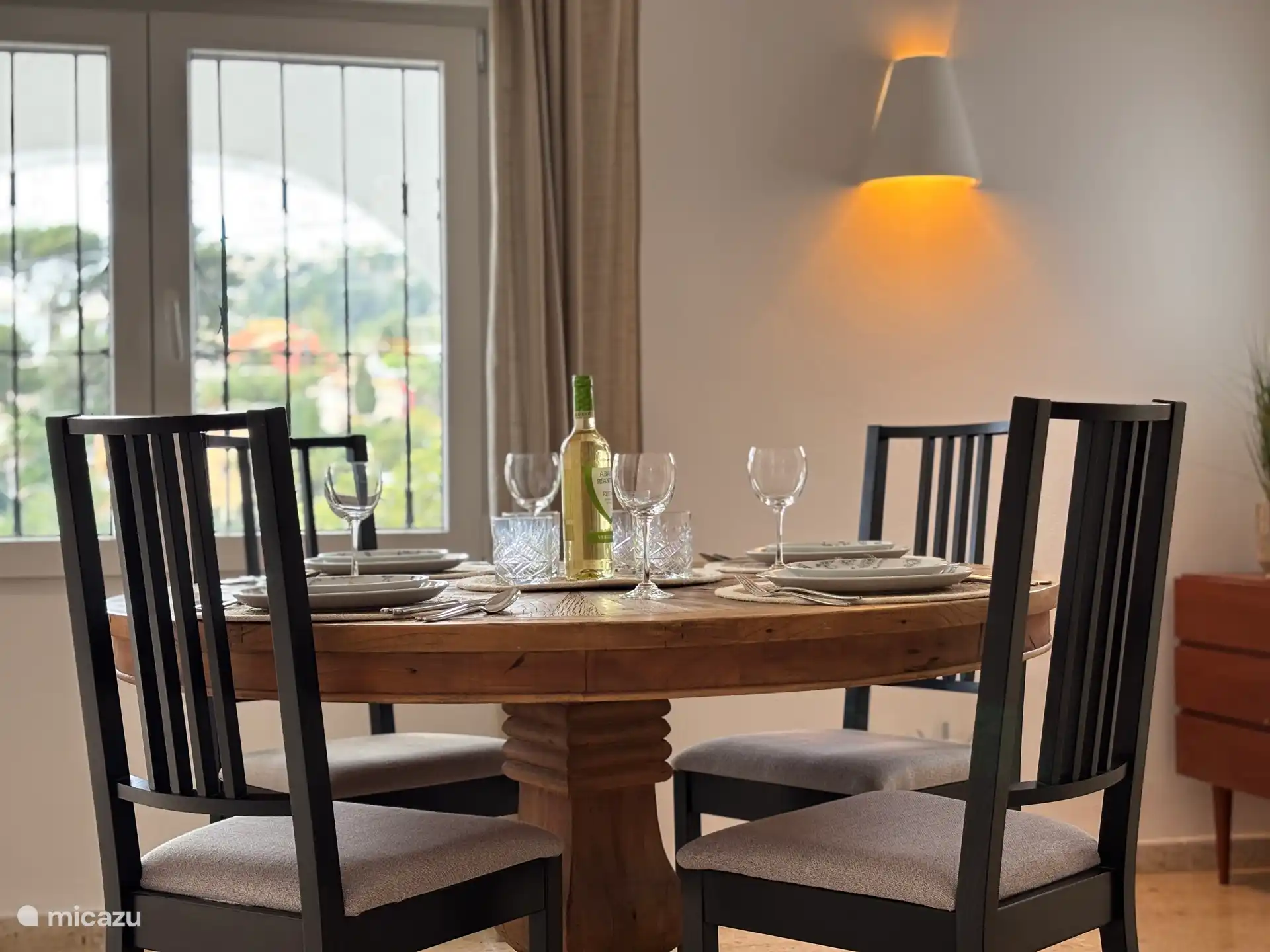 Luxe eettafel en stoelen