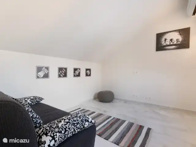 Luxe groot huis, Guadalmar Malaga huren in Spanje, Costa del Sol, Málaga - villa Wordt ooit een gameroom, nu indien nodig extra slaapkamer met slaapbank van 140x200cm.