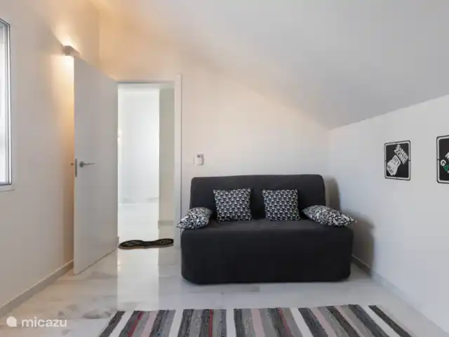 Luxe groot huis, Guadalmar Malaga huren in Spanje, Costa del Sol, Málaga - villa Wordt ooit een gameroom, nu indien nodig extra slaapkamer met slaapbank van 140x200cm.