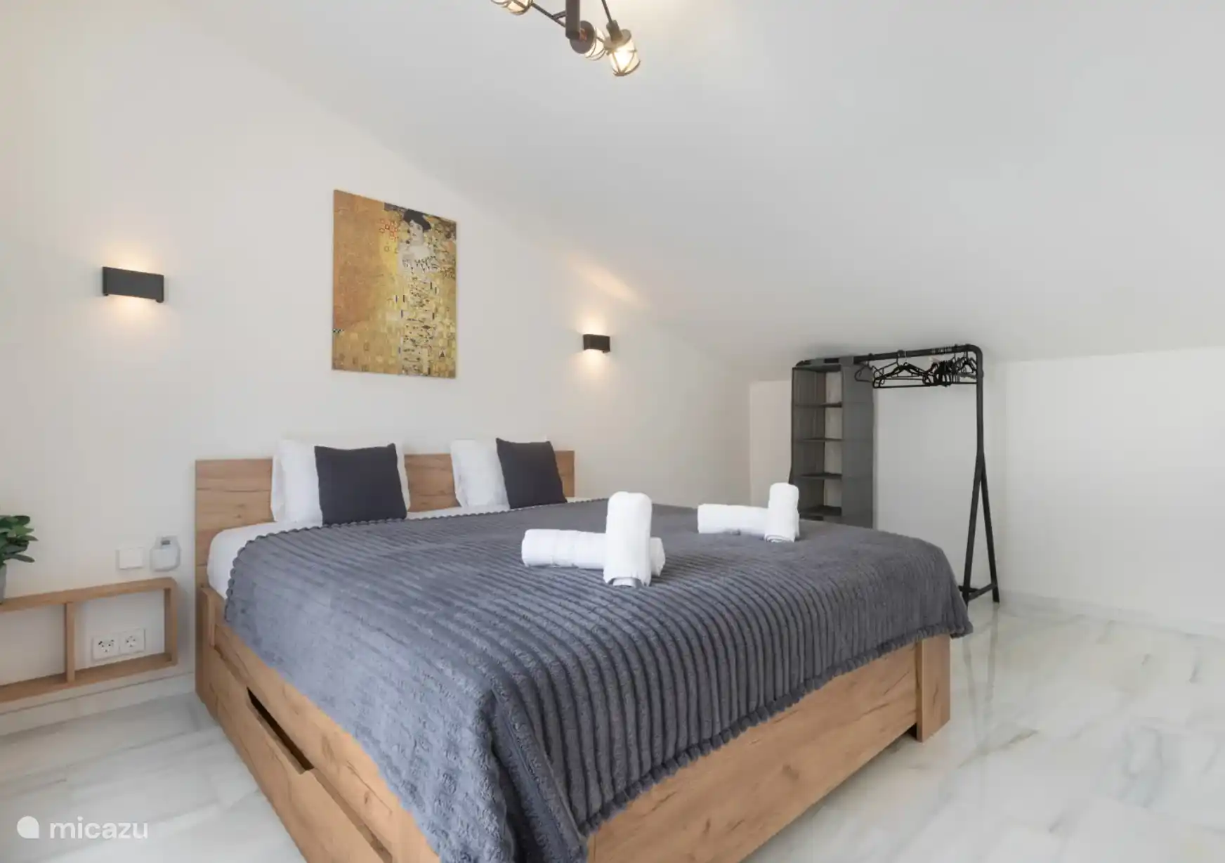 Schlafzimmer Familie 2. OG