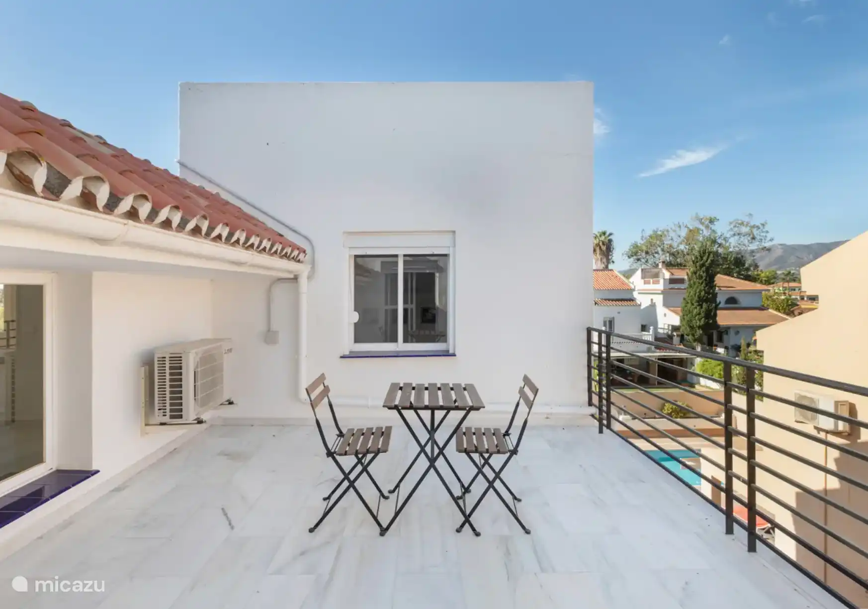 Terrasse 2. Stock mit Schlafzimmer verbunden