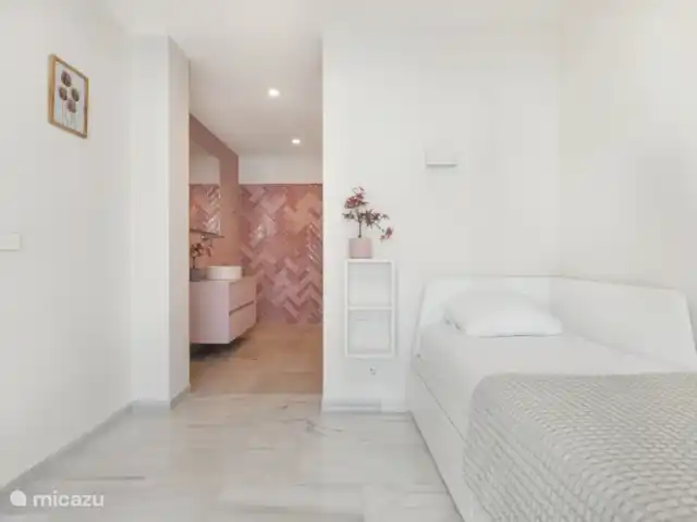 Luxe groot huis, Guadalmar Malaga huren in Spanje, Costa del Sol, Málaga - villa slaapkamer 'Vivianna, toegang tot badkamer (rolstoel vriendelijk)