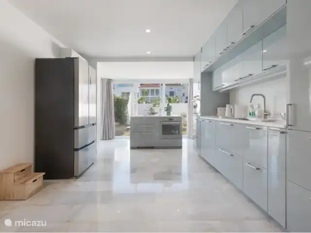 Luxe groot huis, Guadalmar Malaga huren in Spanje, Costa del Sol, Málaga - villa full functional kitchen including island 2 ovens and an induction cooking stove
