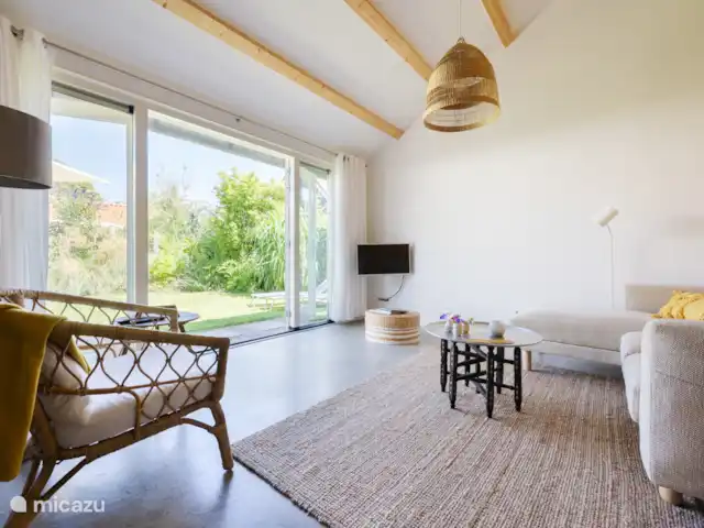 Chalet à louer Zélande « grande maison » | Pays-Bas, Zélande, Westenschouwen - maison de vacances Le salon, avec vue sur le jardin