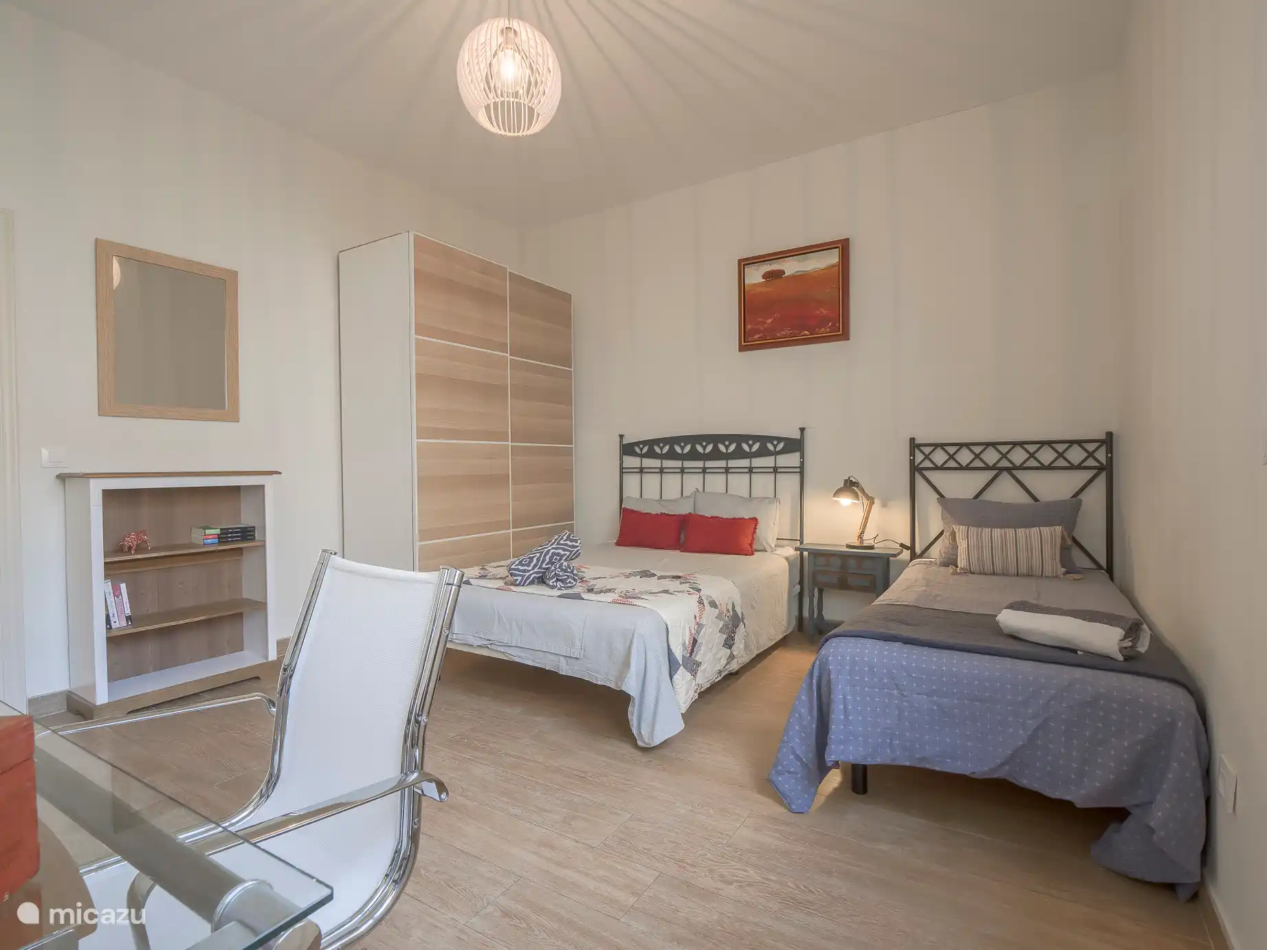 Casa Los Gallos - Deuxième chambre avec lit français et lit simple. 