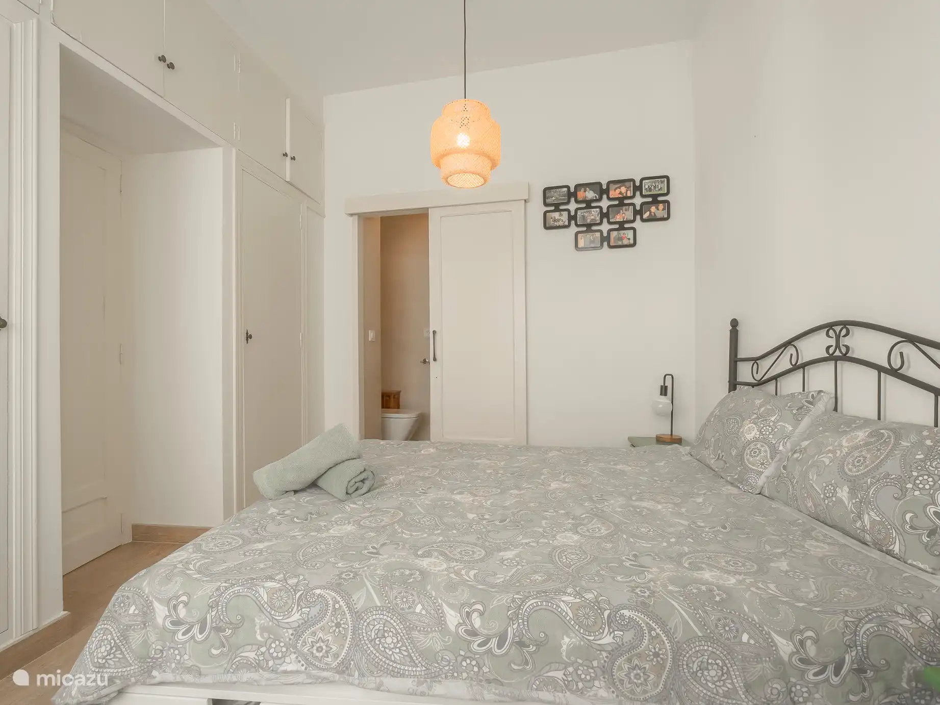 Casa Los Gallos - Première chambre avec salle de bains privative. 