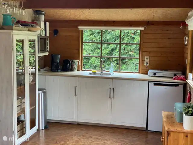 Chalet de Boshut huren in Nederland, Overijssel, Raalte - chalet Keuken met koffiezetapparaat, waterkoker, etc.