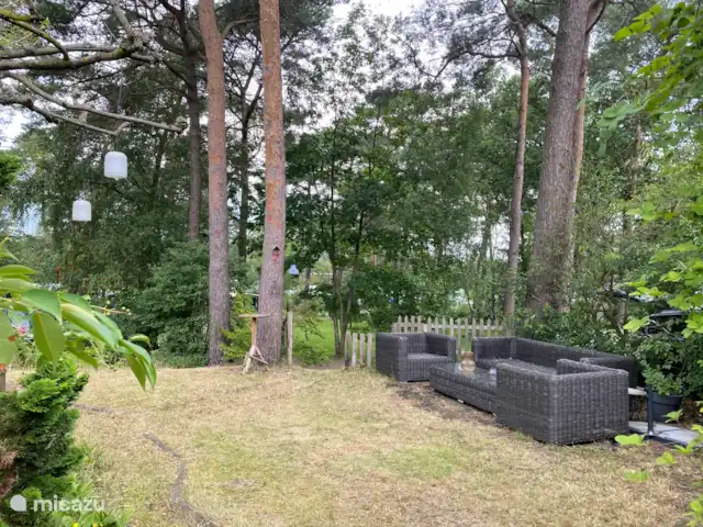 Chalet de Boshut huren in Nederland, Overijssel, Raalte - chalet Loungeset in de tuin aan de voorzijde