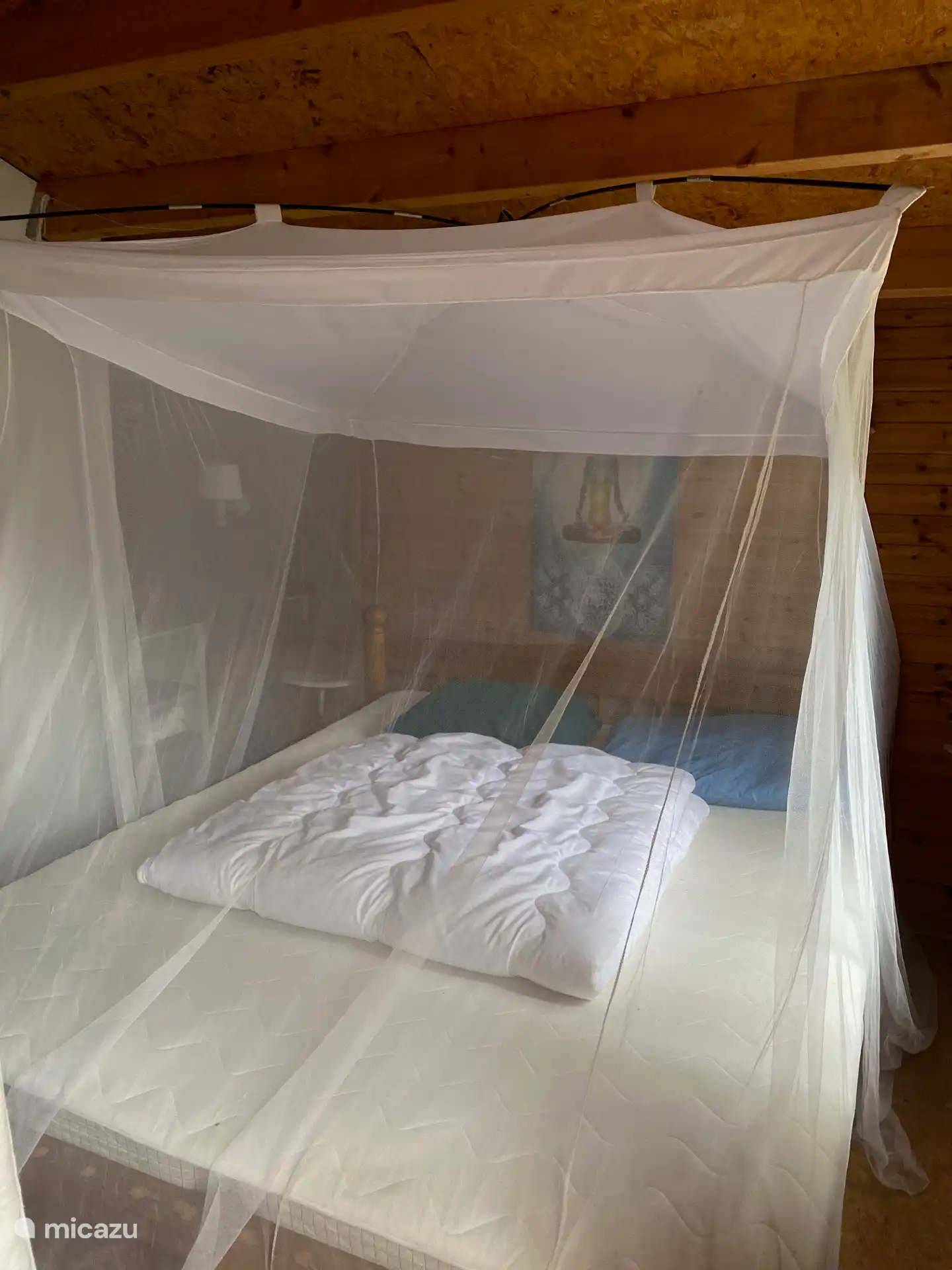 Hauptschlafzimmer mit Doppelbett (160x200) und Moskitonetz