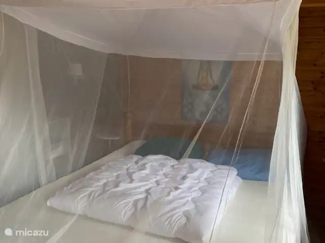 Chalet de Boshut huren in Nederland, Overijssel, Raalte - chalet Masterbedroom met tweepersoonsbed (160x200) en klamboe