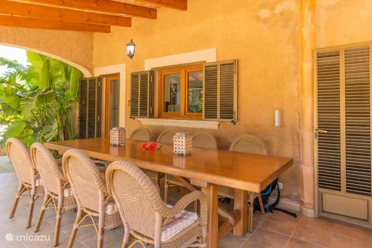 outdoor dining table