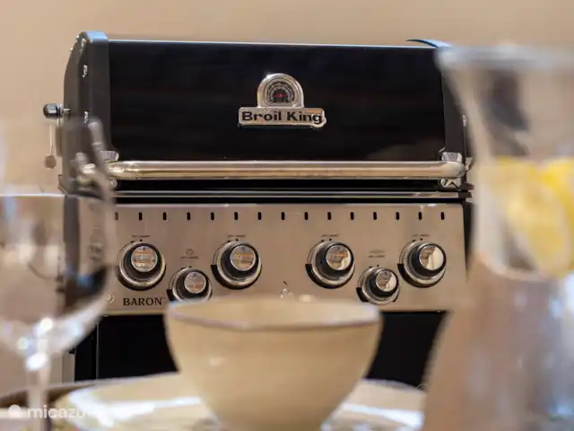 Location de Vacances Espagne, Costa Blanca, Moraira-Teulada, villa - Villa Sol y Más Moraira Le barbecue à gaz de luxe dispose également d’une broche pour préparer un poulet juteux.