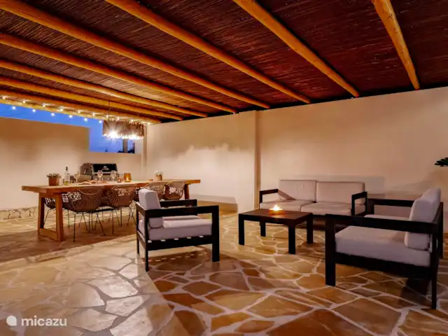 Location de Vacances Espagne, Costa Blanca, Moraira-Teulada, villa - Villa Sol y Más Moraira Des enfants au lit, éclairés à la bougie, un peu de temps pour soi ou l’un pour l’autre.