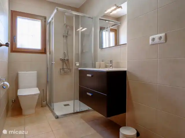 Location de Vacances Espagne, Costa Blanca, Moraira-Teulada, villa - Villa Sol y Más Moraira Salle de bain supplémentaire dans la résidence principale, pratique et confortable.