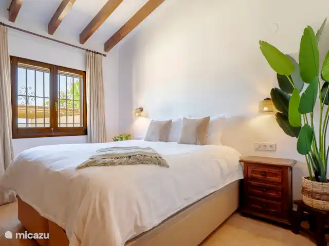 Location de Vacances Espagne, Costa Blanca, Moraira-Teulada, villa - Villa Sol y Más Moraira La chambre principale avec salle de bain attenante.