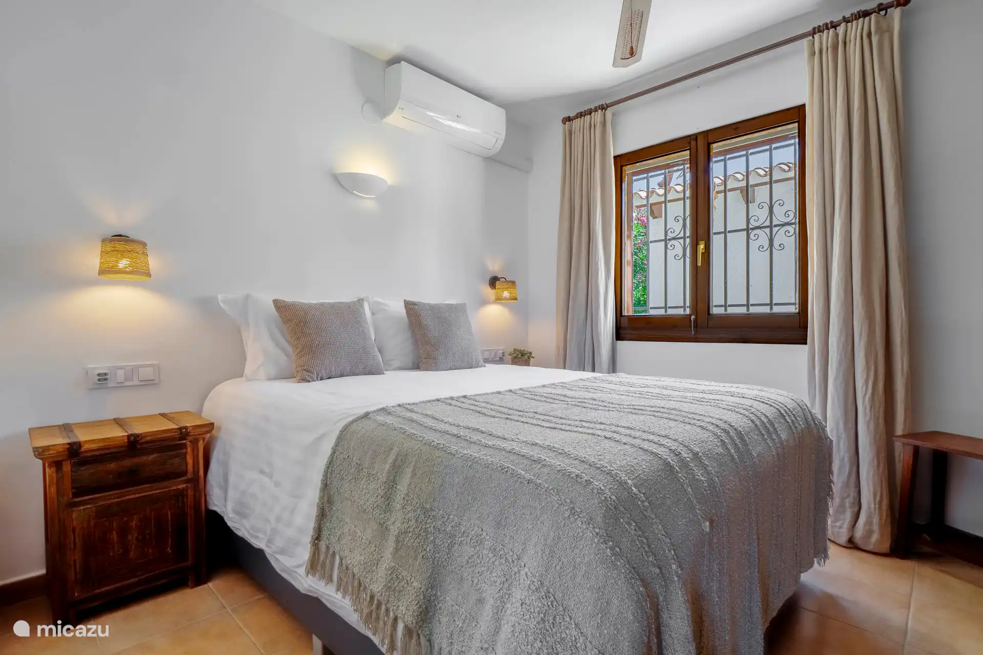 Bedroom 3 with air conditioning.