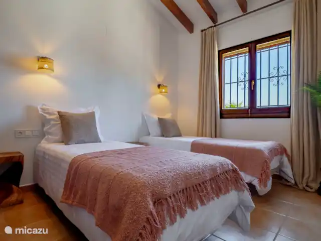 Location de Vacances Espagne, Costa Blanca, Moraira-Teulada, villa - Villa Sol y Más Moraira Chambre 1 avec 2 lits séparés et climatisée.