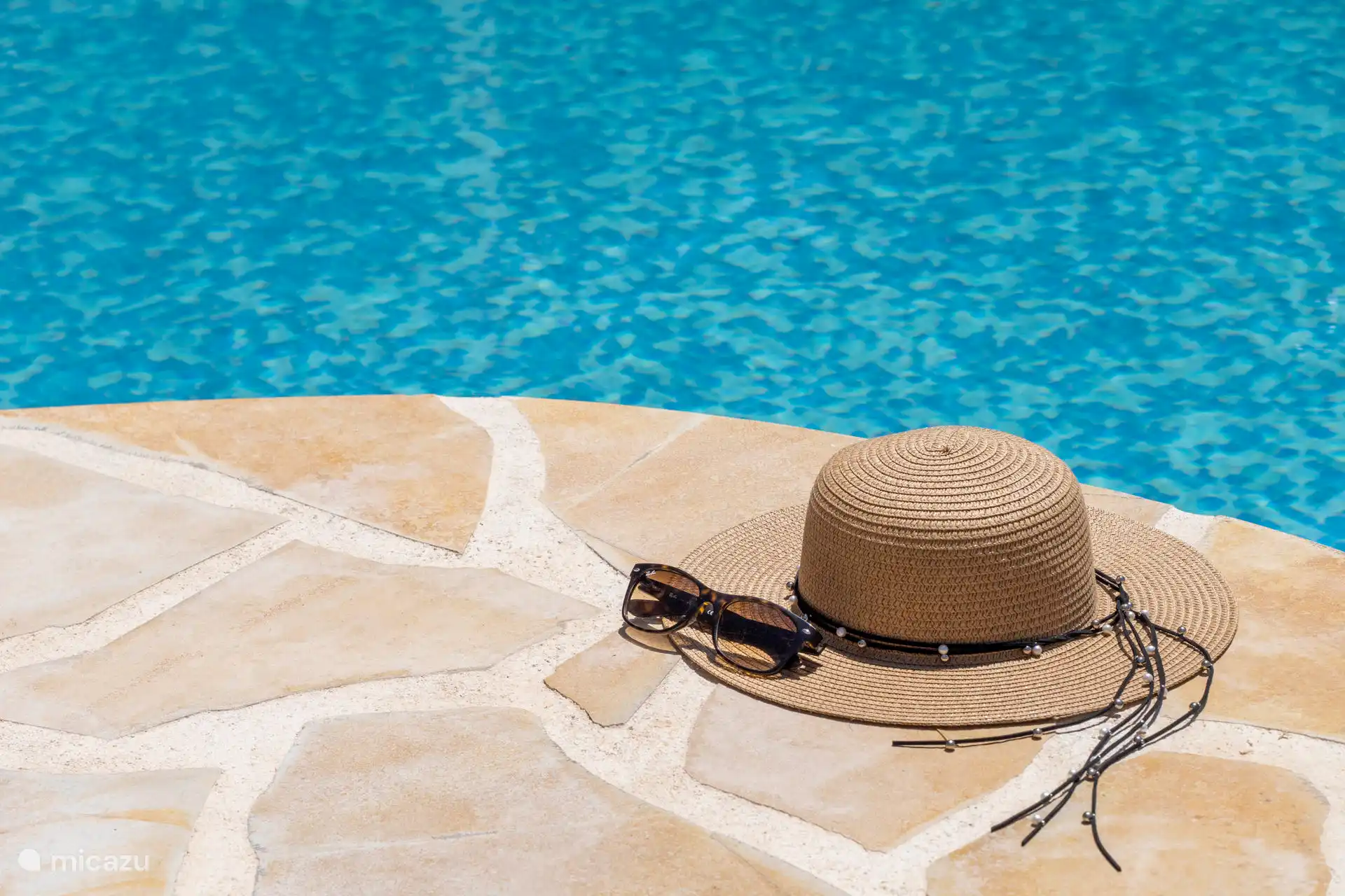 The sun is shining, the water is glistening... 