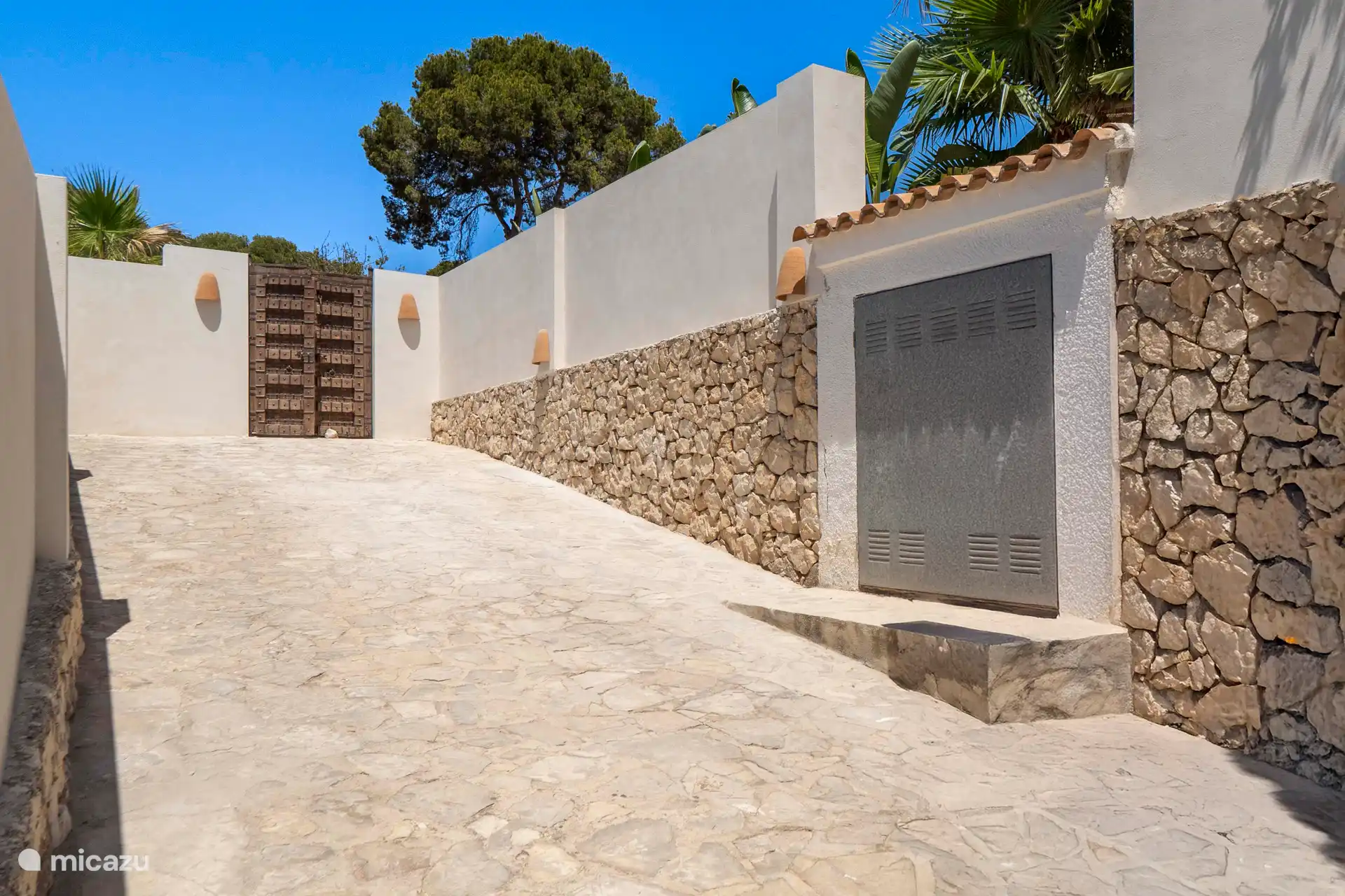 Park your car safely in private, enclosed areas.