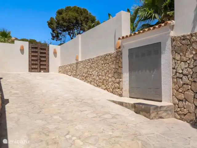 Location de Vacances Espagne, Costa Blanca, Moraira-Teulada, villa - Villa Sol y Más Moraira Garez votre voiture en toute sécurité dans des zones privées et fermées.