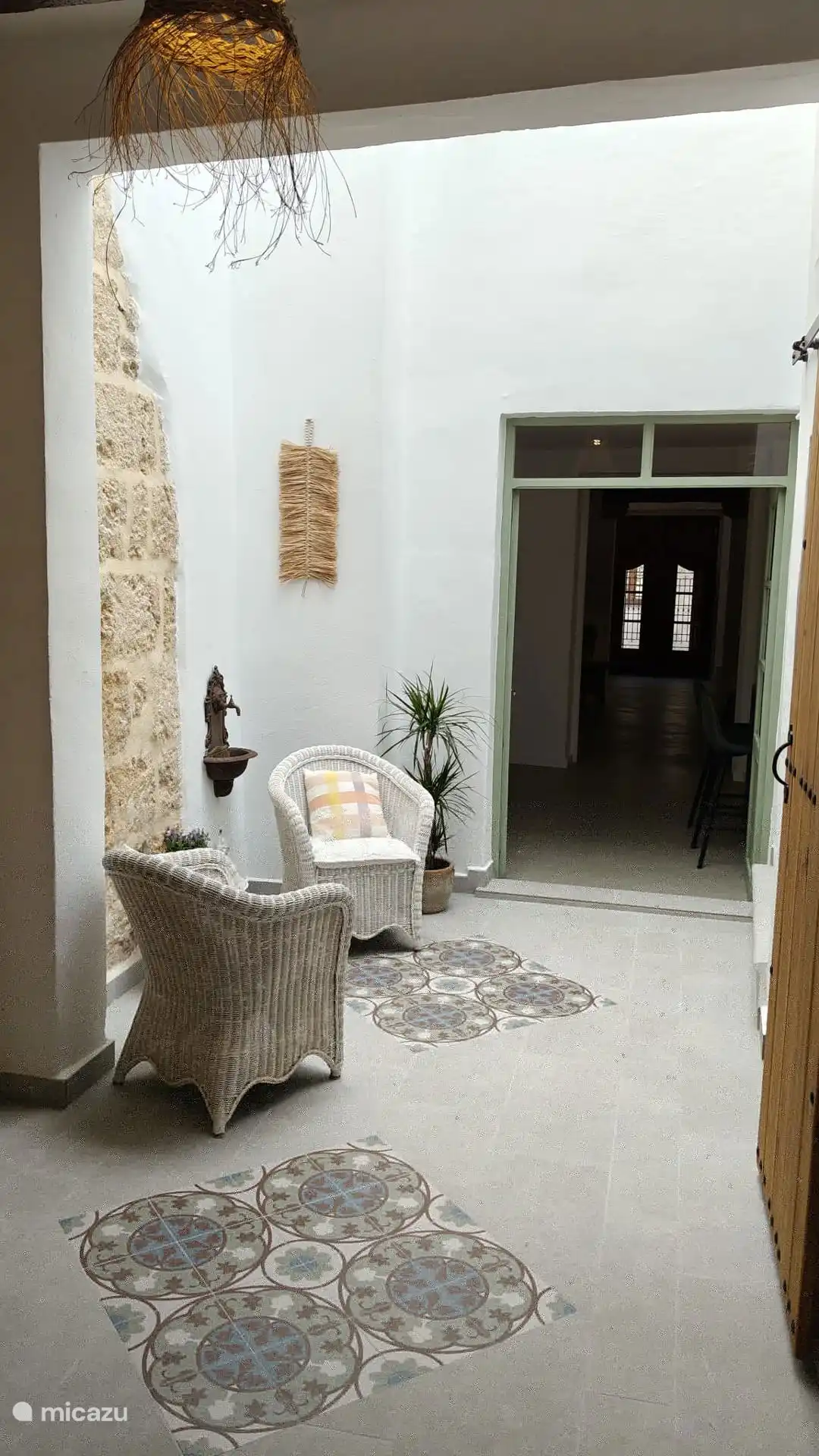 &#220;berdachte Terrasse