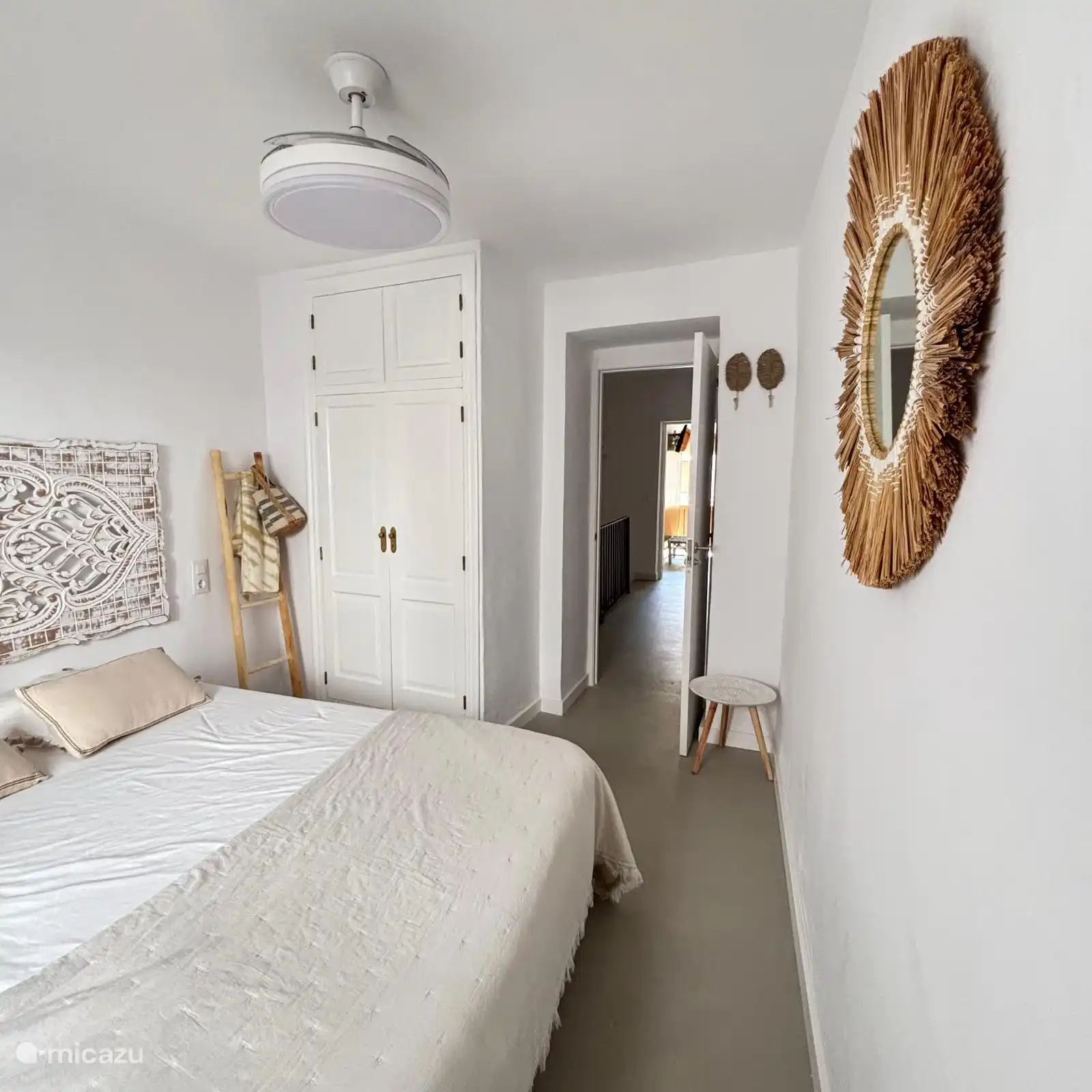 Schlafzimmer 2
Ger&#228;umiges Schlafzimmer mit Doppelbett, eingebaut. Kleiderschrank, Klimaanlage und Deckenventilator 