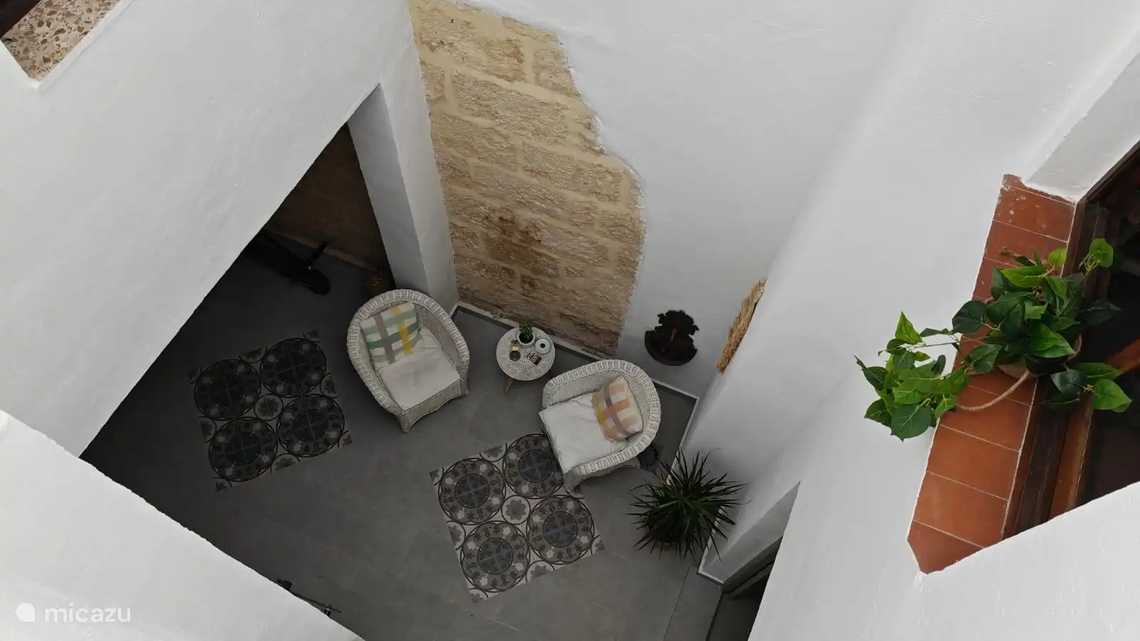 &#220;berdachte Terrasse